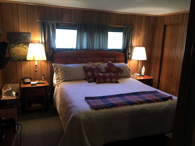 Cabins (Westfield, Pennsylvania, United States)