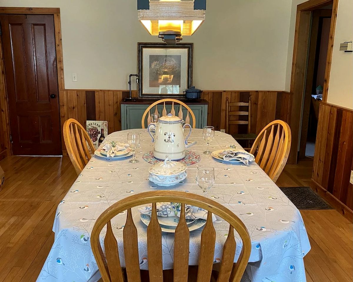 Restored Farmhouse with Hot-Tub in Penn Yan, New York