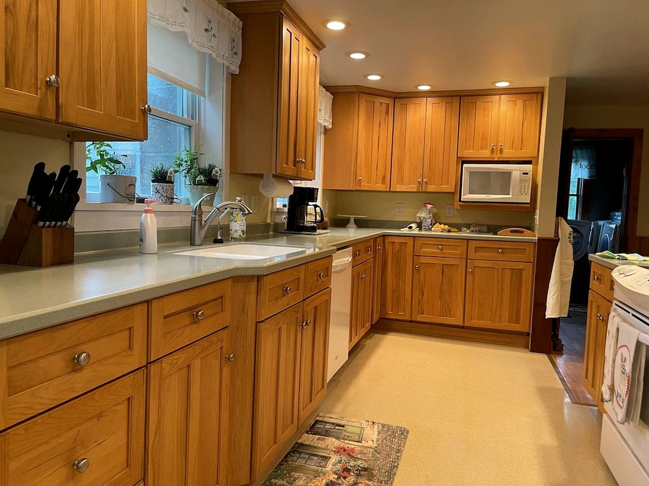 Restored Farmhouse with Hot-Tub in Penn Yan, New York