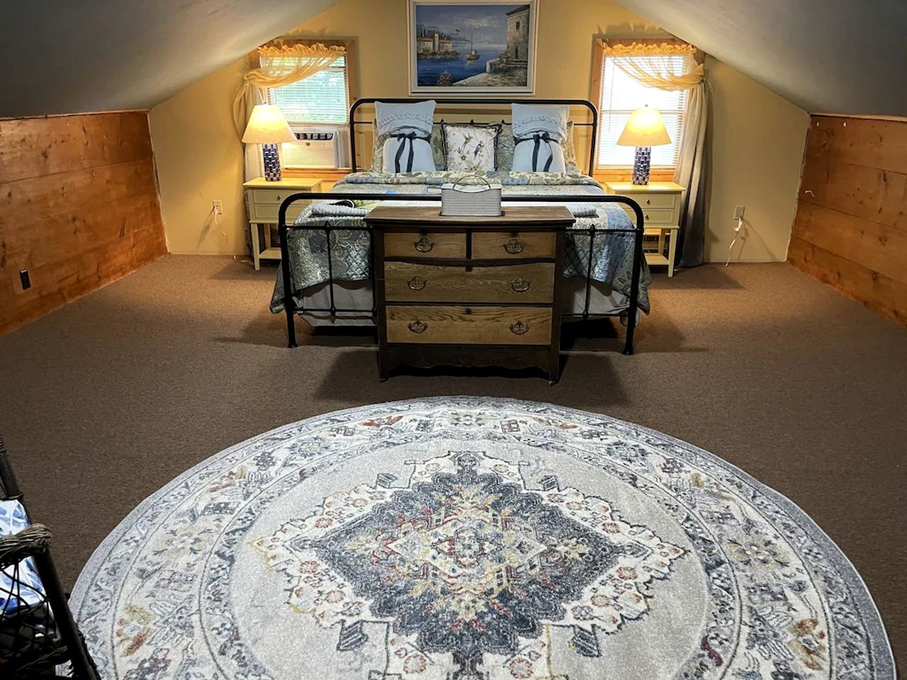 Restored Farmhouse with Hot-Tub in Penn Yan, New York
