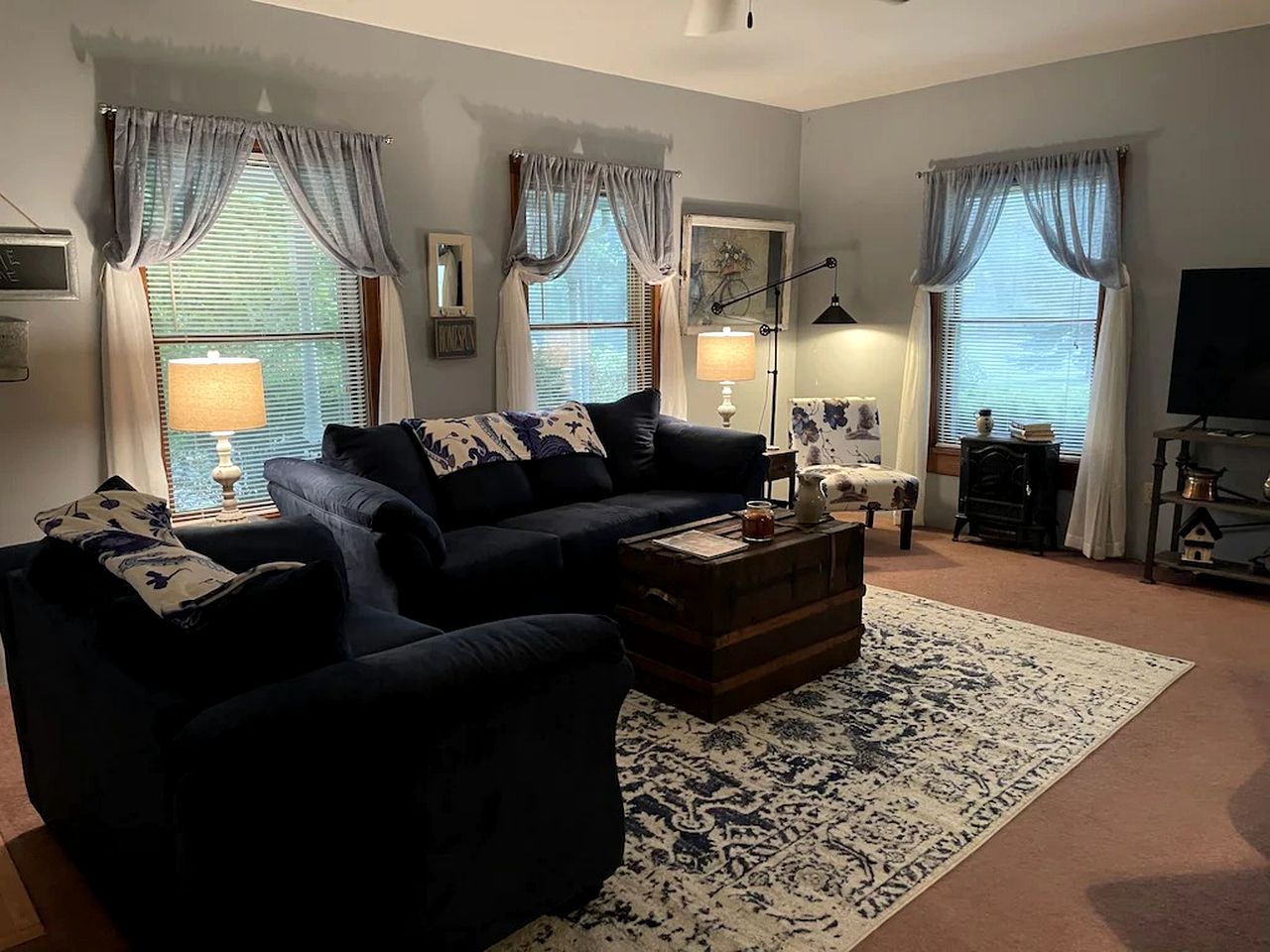 Restored Farmhouse with Hot-Tub in Penn Yan, New York