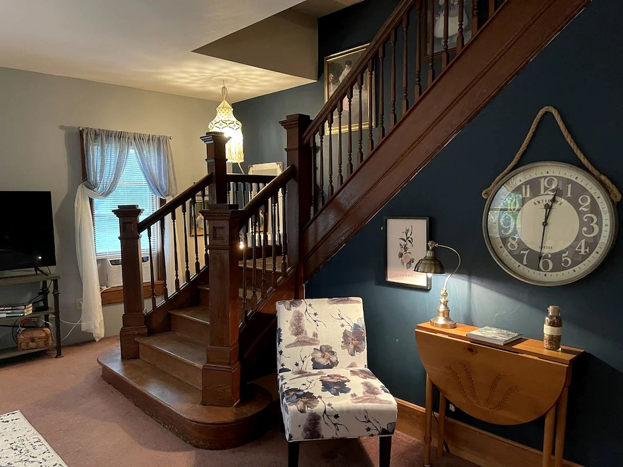 Restored Farmhouse with Hot-Tub in Penn Yan, New York