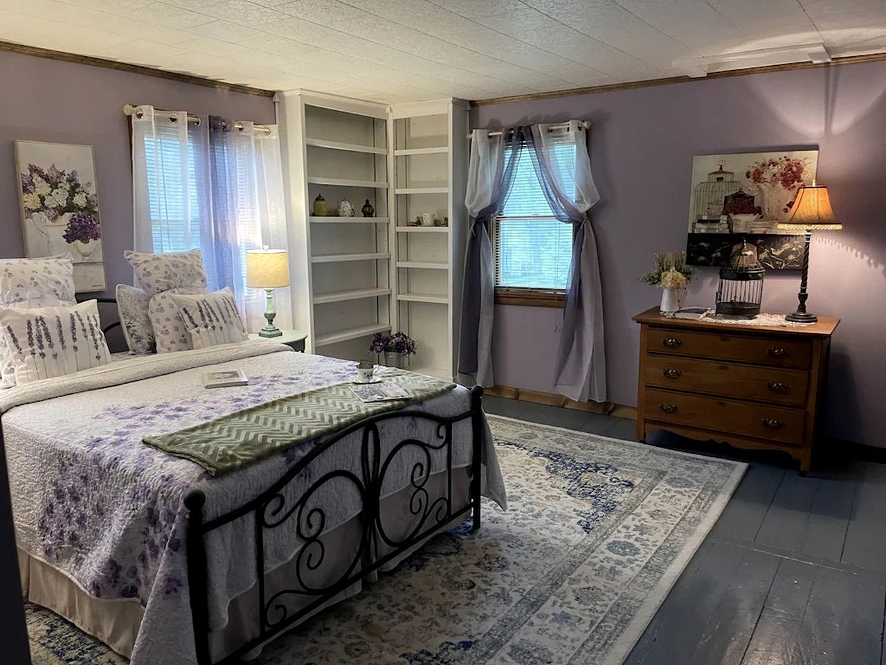 Restored Farmhouse with Hot-Tub in Penn Yan, New York