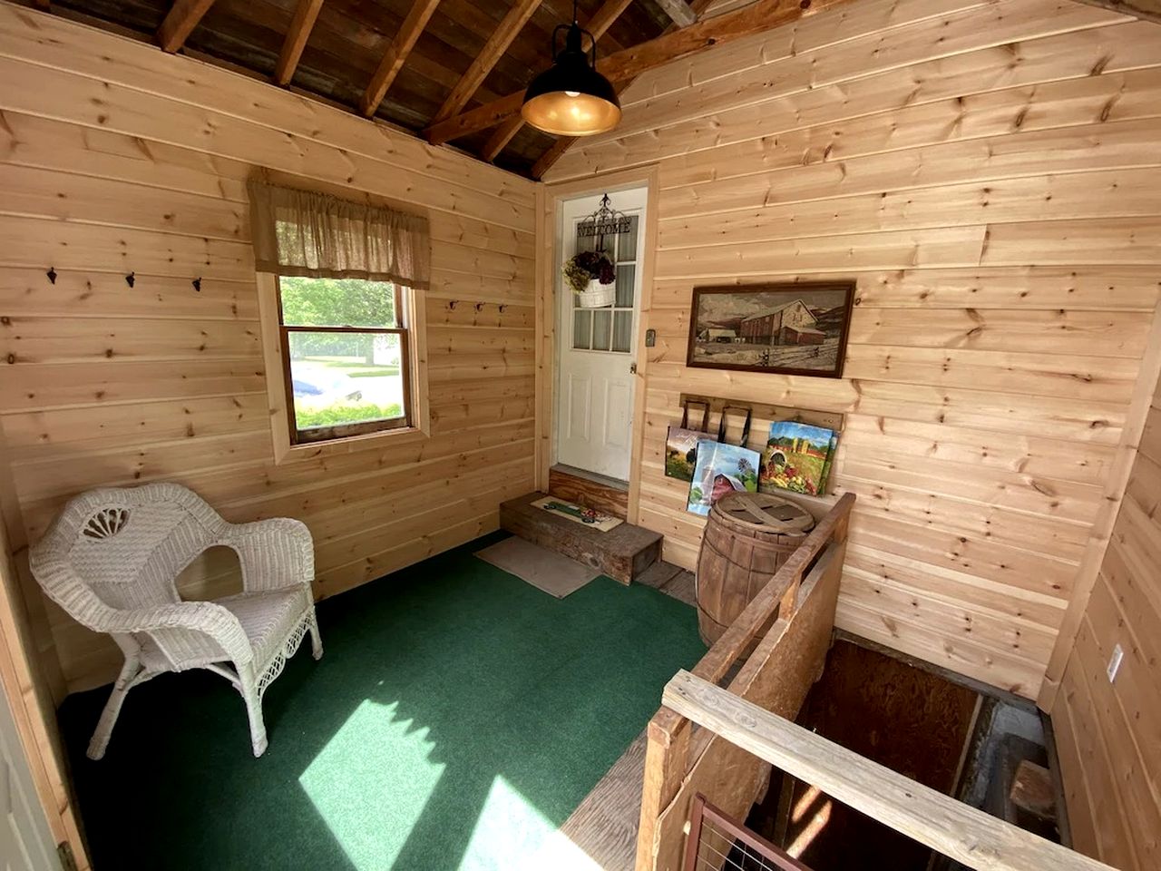 Restored Farmhouse with Hot-Tub in Penn Yan, New York