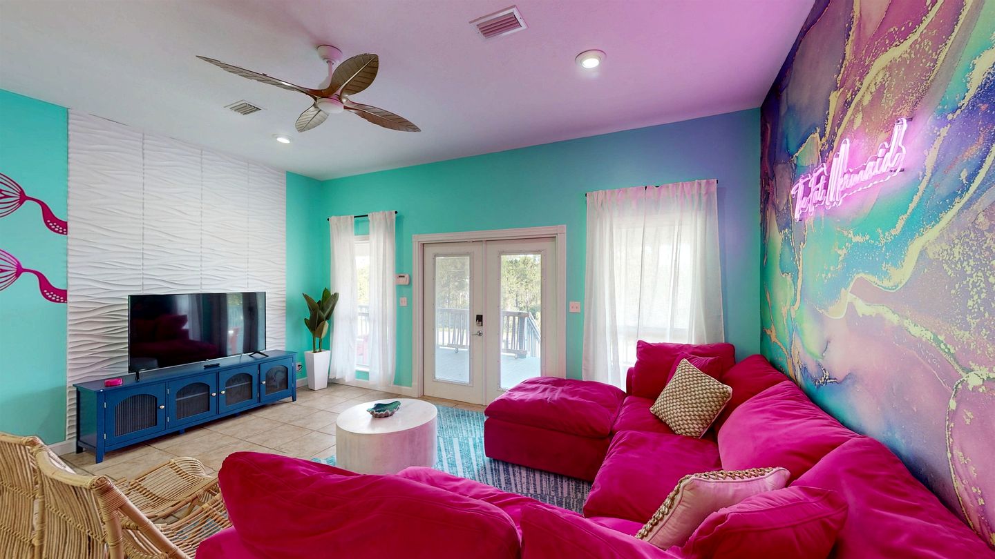 Charming Beachside Home with Private Patio & Dog-Friendly Policy near Surfside Shores, Gulf Shores, AL