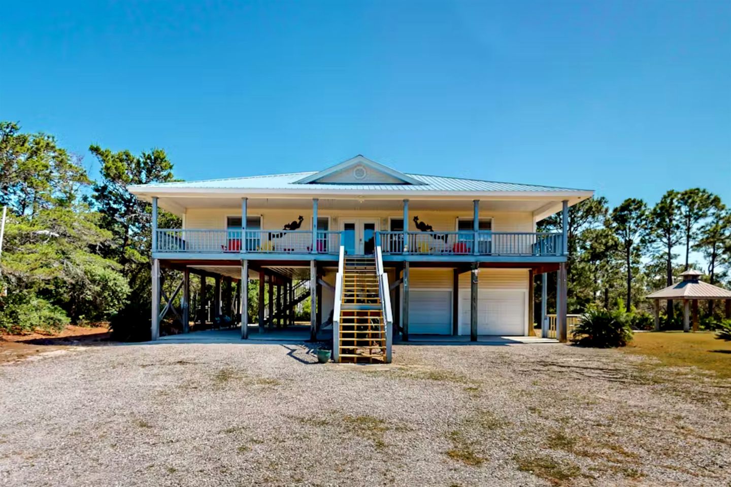 Charming Beachside Home with Private Patio & Dog-Friendly Policy near Surfside Shores, Gulf Shores, AL
