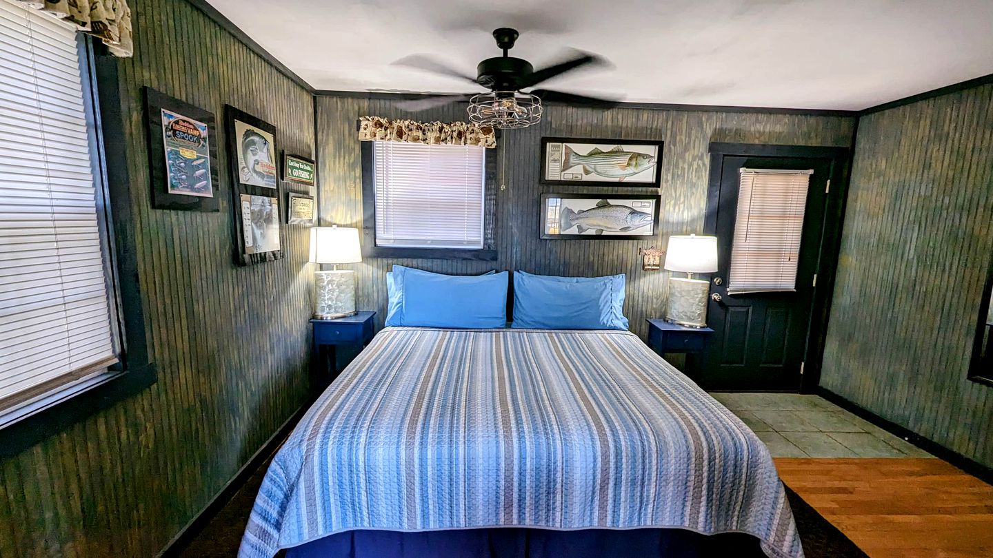 Sparta Serenity: Charming Cabin with Hot Tub and Scenic Farm Views in TN