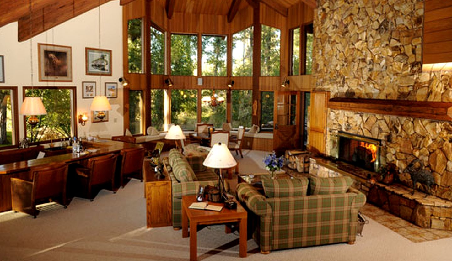 All-Inclusive Two-Story Ranch Cabin on the Banks of Antelope Lake, Northern California