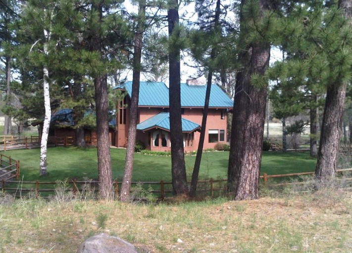 Luxury Fishing Cabin (Macdoel, California, United States)