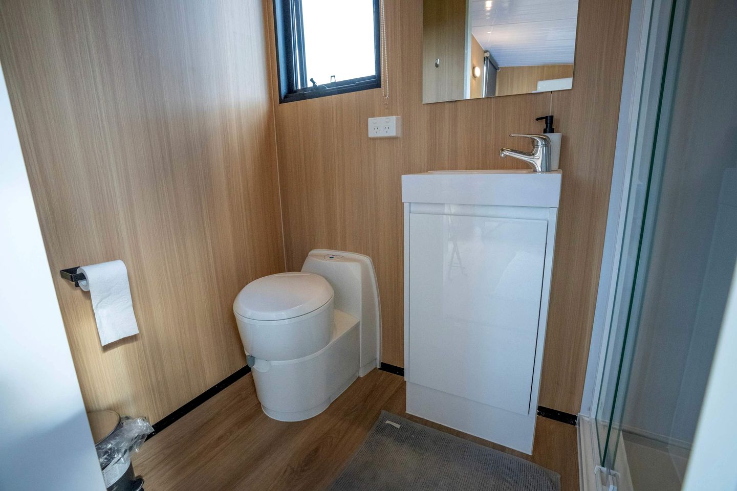 Tranquil Tiny House Retreat with Mountain Views near Bulahdelah, Barrington Coast NSW