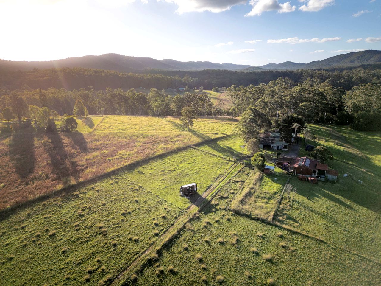 Tranquil Tiny House Retreat with Mountain Views near Bulahdelah, Barrington Coast NSW