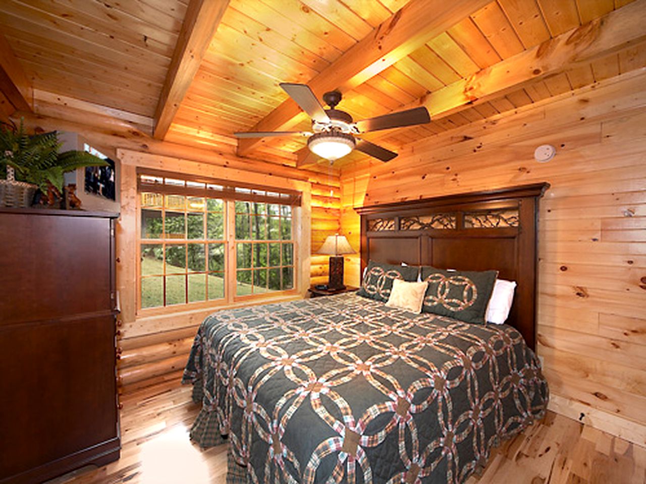 Gorgeous Log Cabin in Gatlinburg for a Tennessee Vacation