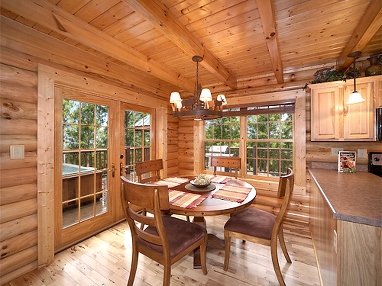 Gorgeous Log Cabin in Gatlinburg for a Tennessee Vacation