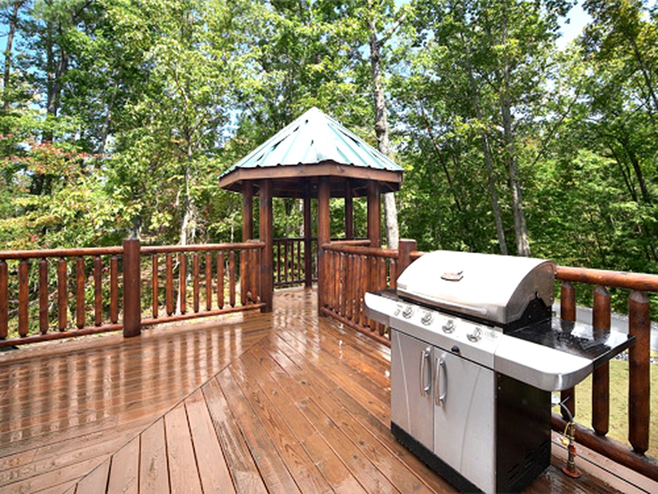 Gorgeous Log Cabin in Gatlinburg for a Tennessee Vacation