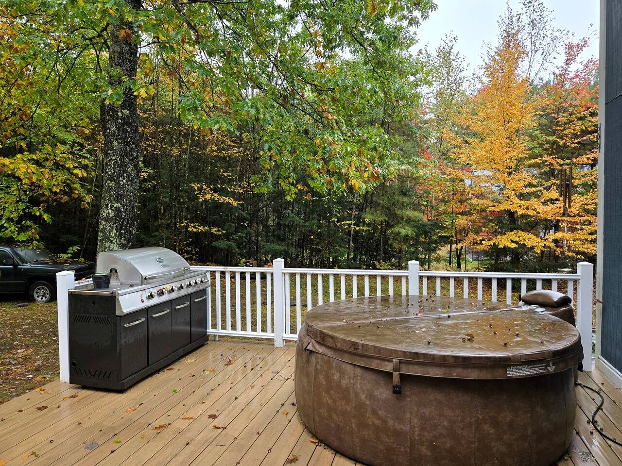 Spacious Mountain Cabin with Hot Tub & Fire Pit near White Mountains, New Hampshire