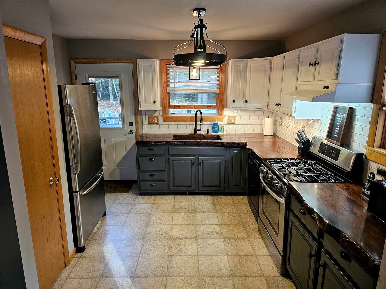 Spacious Mountain Cabin with Hot Tub & Fire Pit near White Mountains, New Hampshire