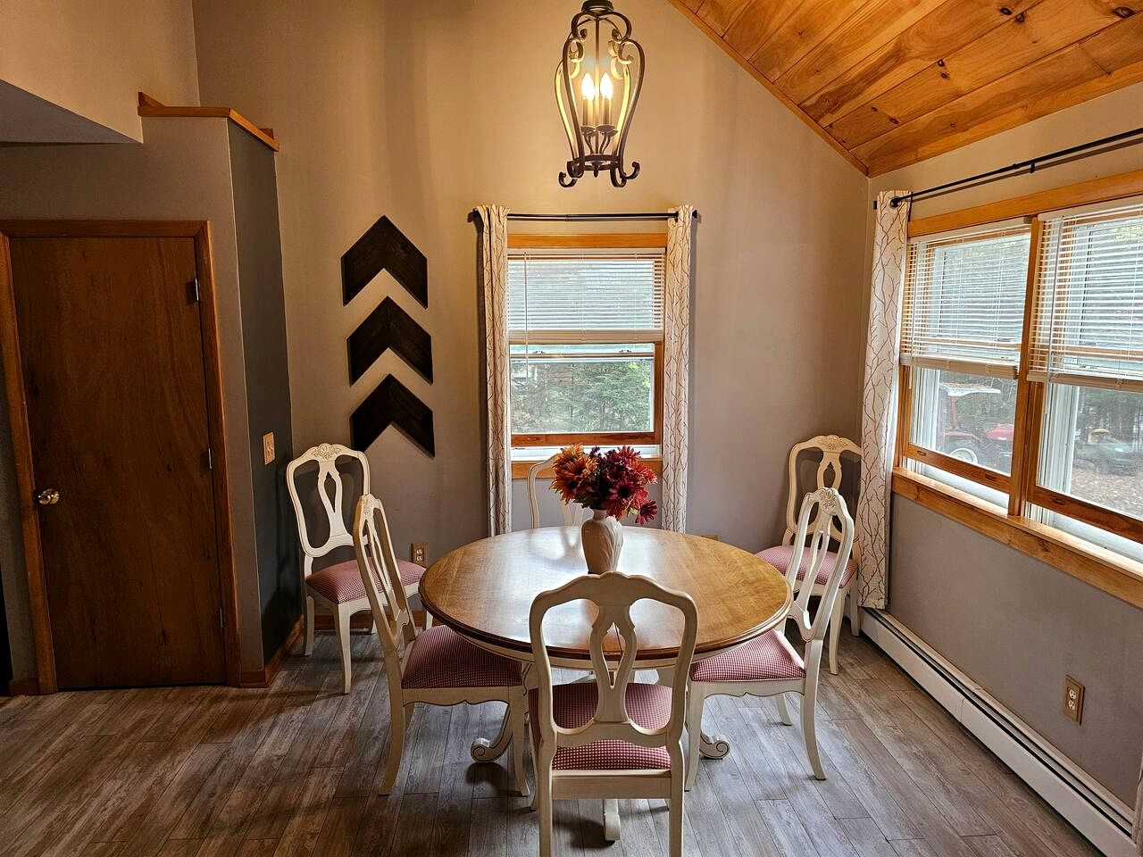 Spacious Mountain Cabin with Hot Tub & Fire Pit near White Mountains, New Hampshire