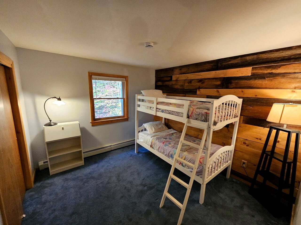 Spacious Mountain Cabin with Hot Tub & Fire Pit near White Mountains, New Hampshire