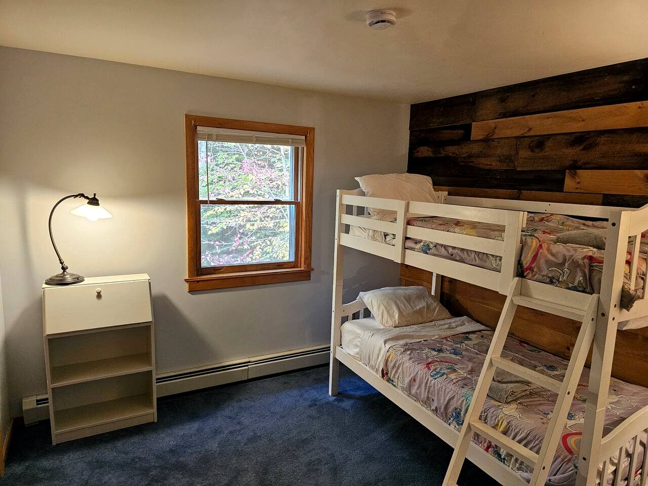 Spacious Mountain Cabin with Hot Tub & Fire Pit near White Mountains, New Hampshire