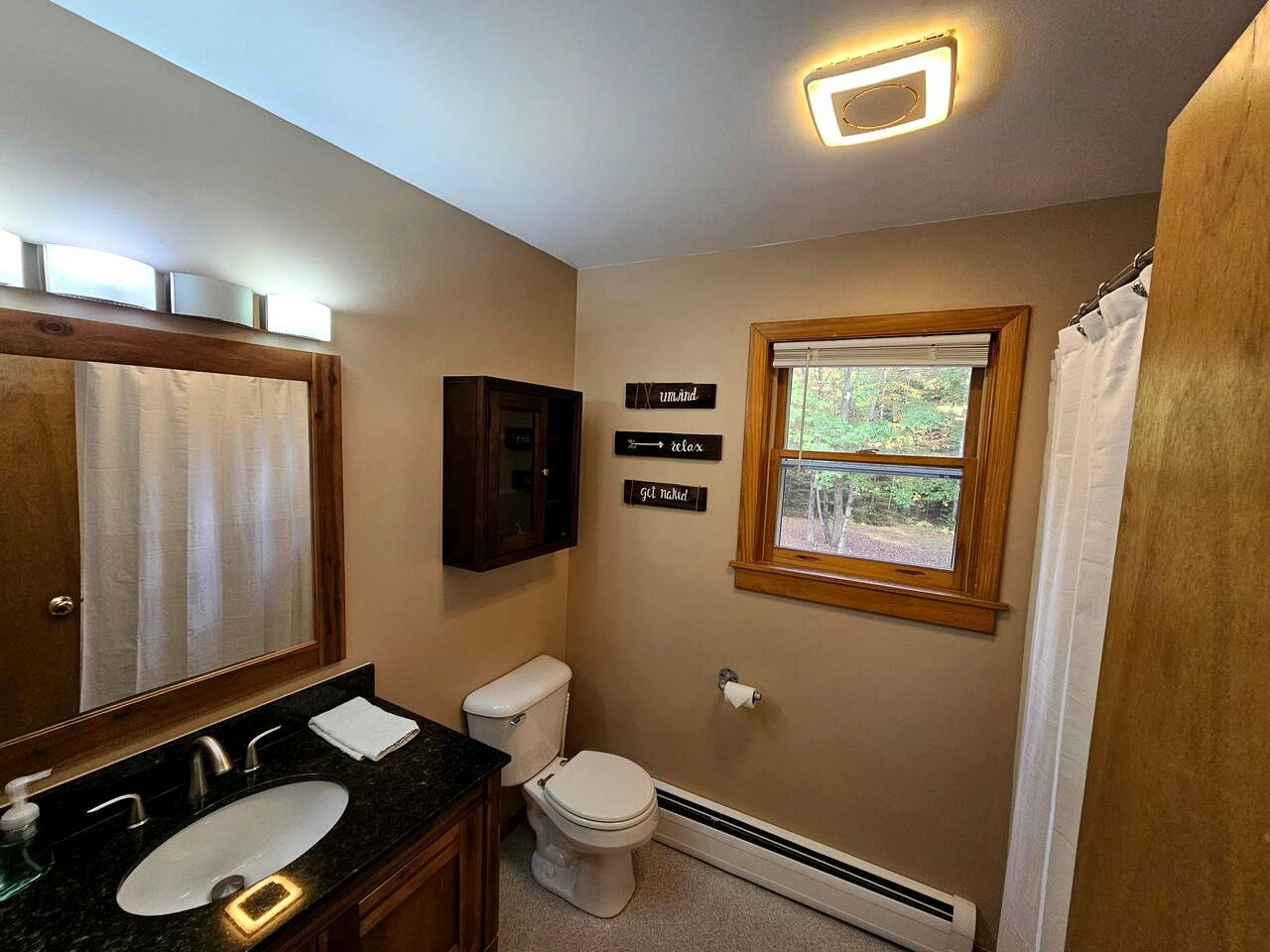 Spacious Mountain Cabin with Hot Tub & Fire Pit near White Mountains, New Hampshire