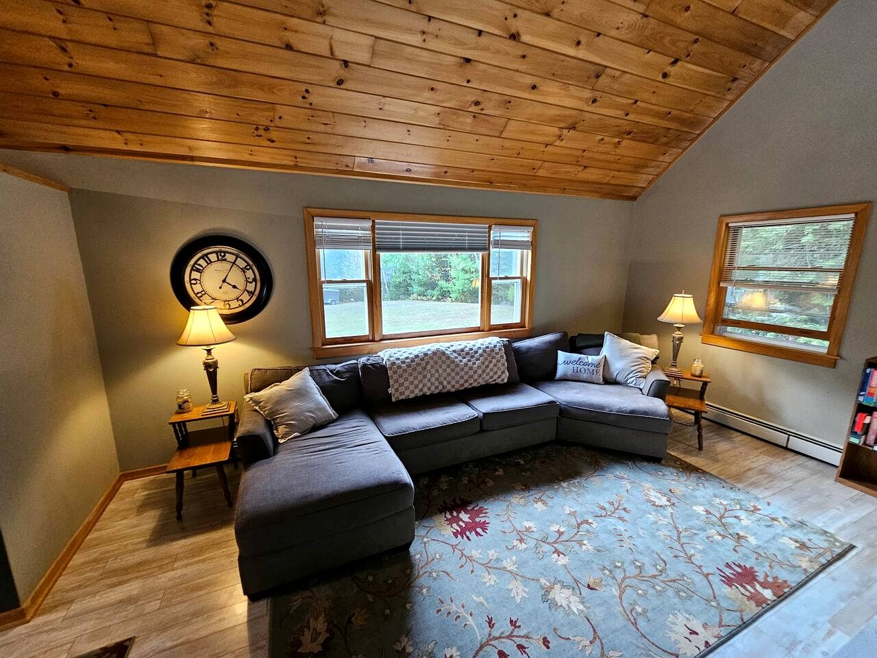 Spacious Mountain Cabin with Hot Tub & Fire Pit near White Mountains, New Hampshire