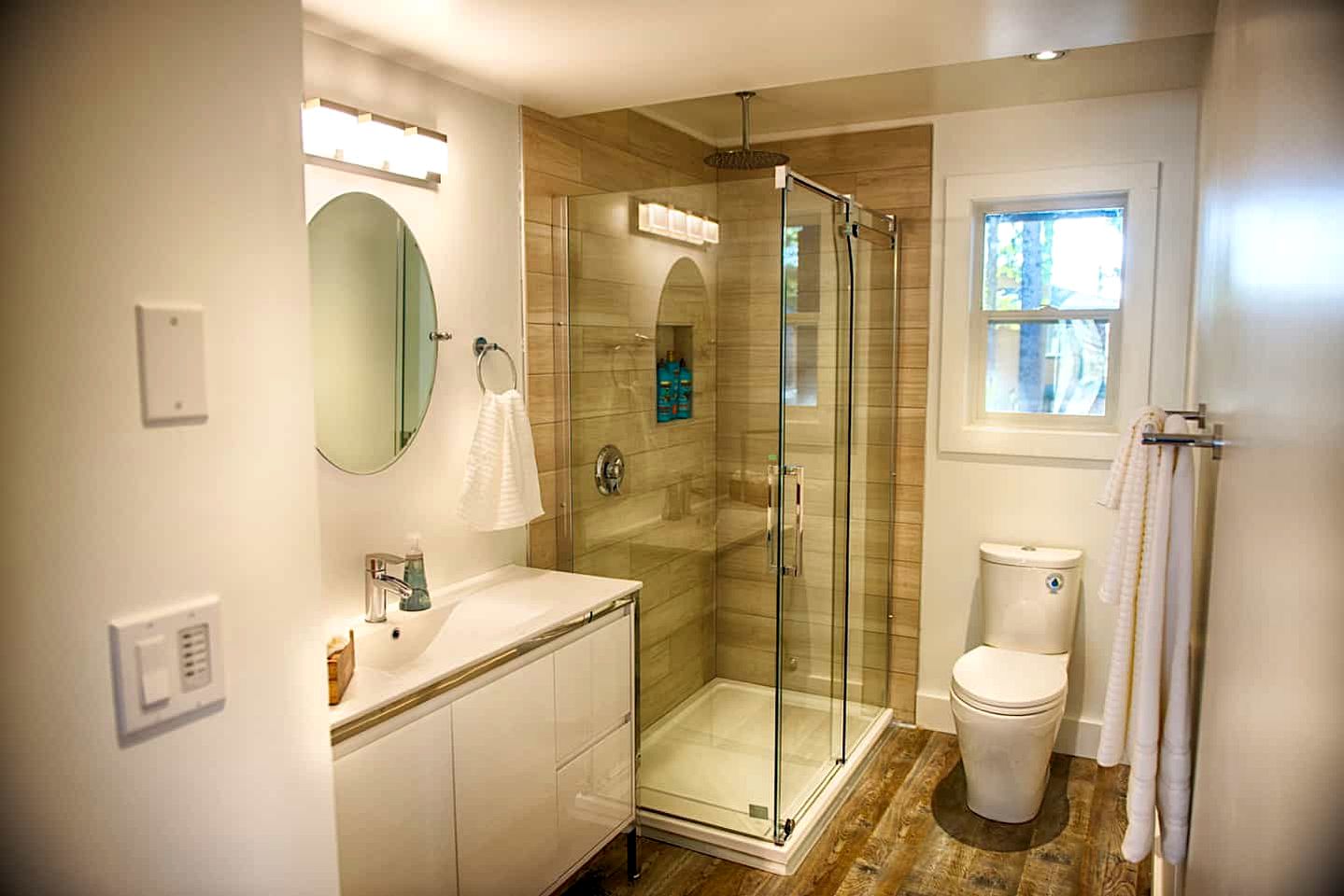 Gorgeous Suite with Spectacular Harbor Views for Tranquil Weekend Getaway near Tofino, British Columbia