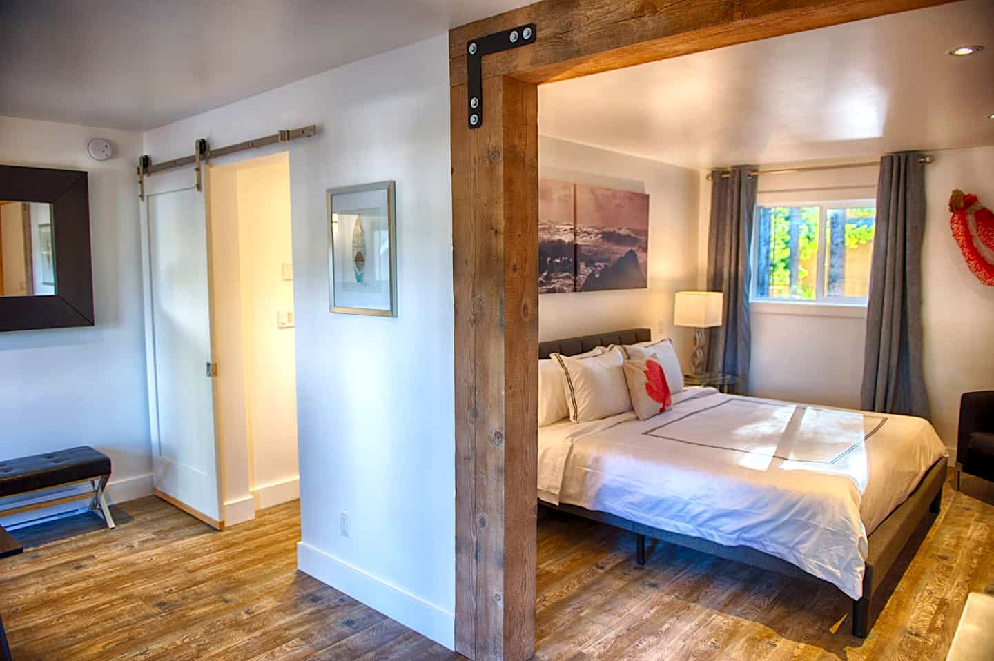 Gorgeous Suite with Spectacular Harbor Views for Tranquil Weekend Getaway near Tofino, British Columbia