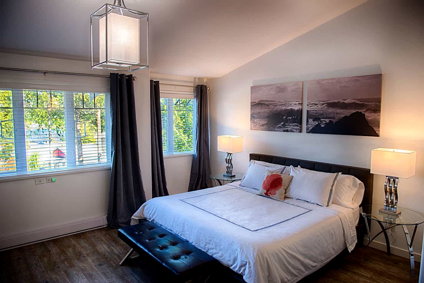 Gorgeous Suite with Spectacular Harbor Views for Tranquil Weekend Getaway near Tofino, British Columbia