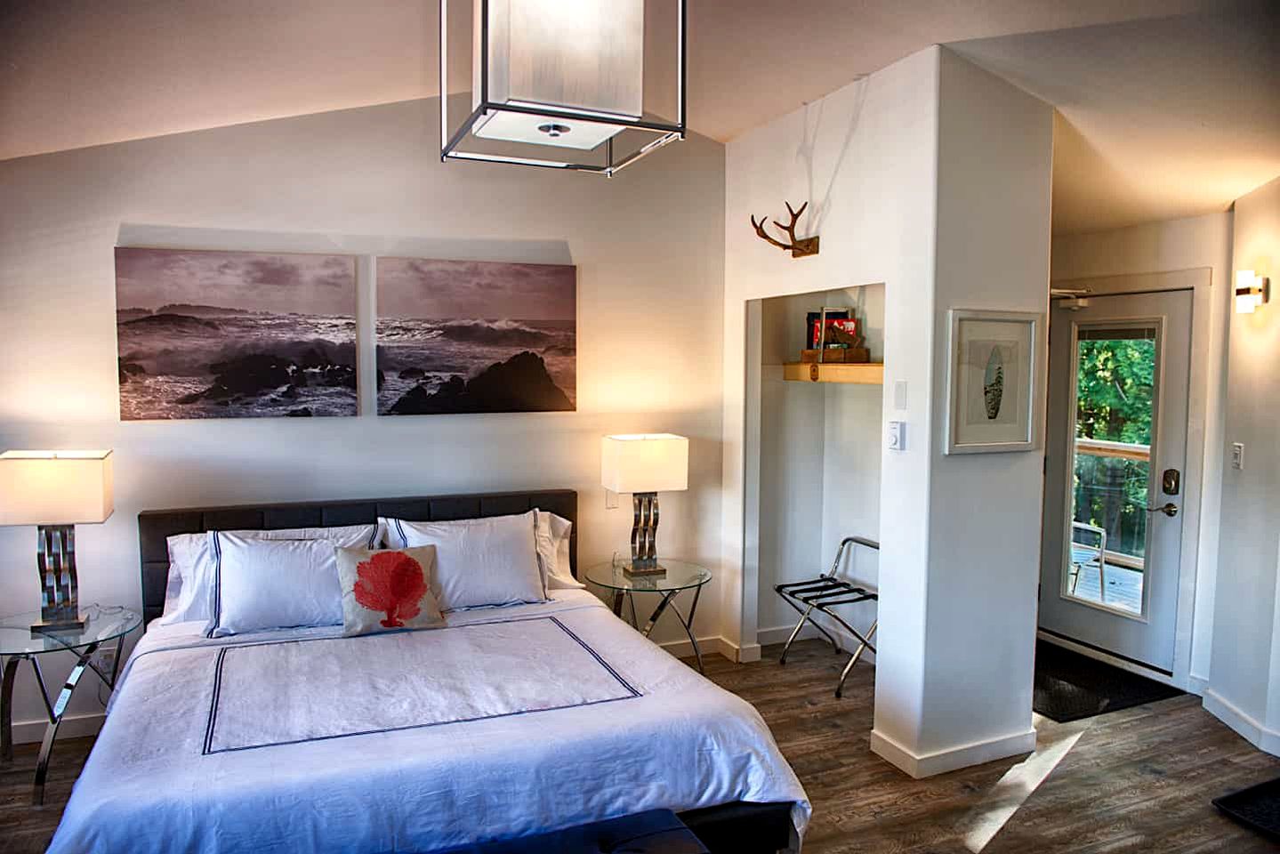 Gorgeous Suite with Spectacular Harbor Views for Tranquil Weekend Getaway near Tofino, British Columbia