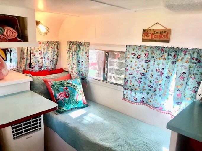 Caravans (United States of America, Weeki Wachee, Florida)