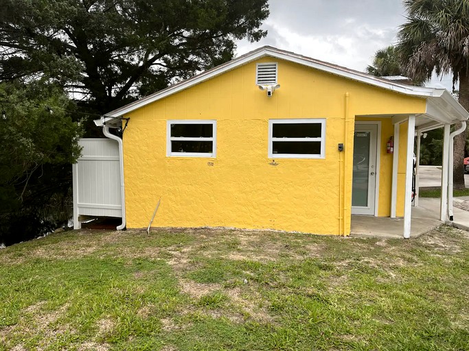 Caravans (United States of America, Weeki Wachee, Florida)