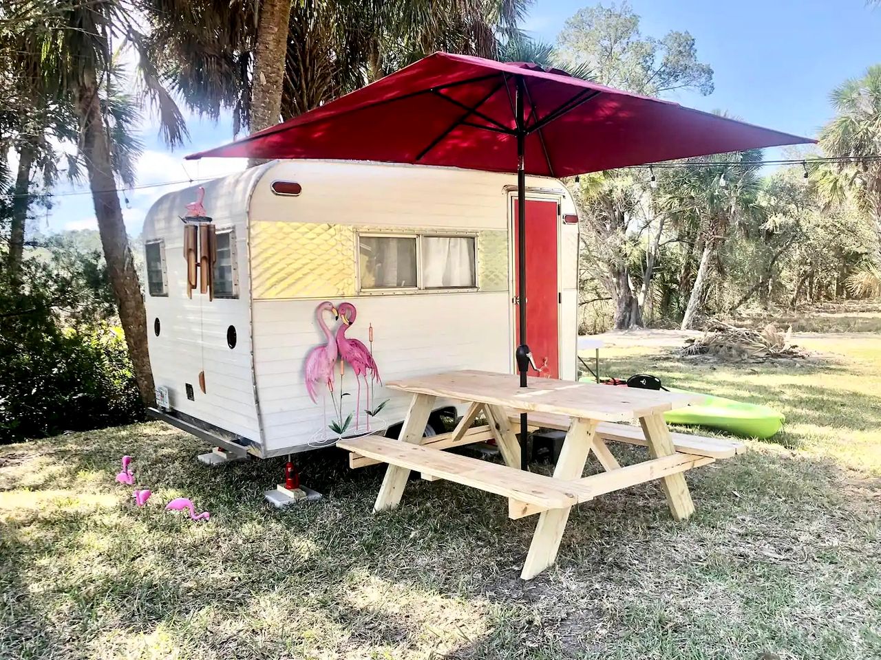 Picturesque Camper with Kayak Provided in Weeki Wachee, Florida