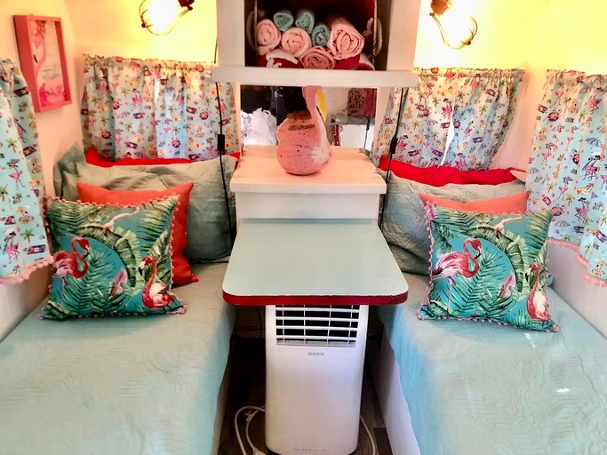 Caravans (United States of America, Weeki Wachee, Florida)