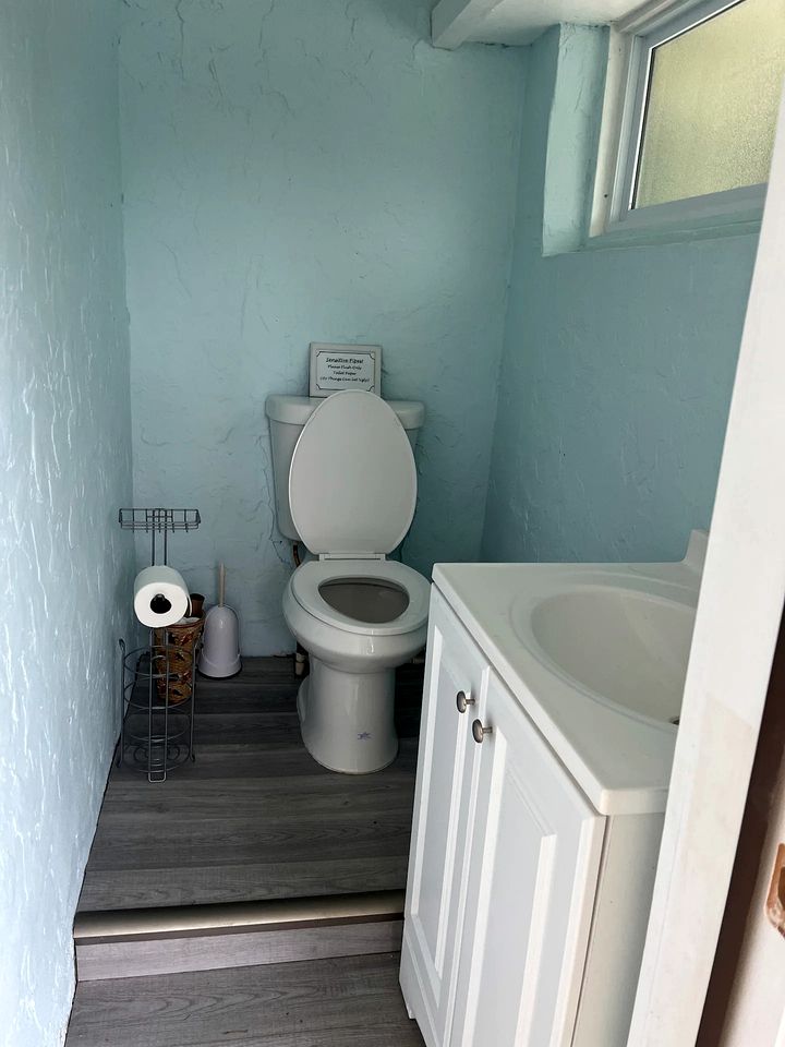 Picturesque Camper with Kayak Provided in Weeki Wachee, Florida