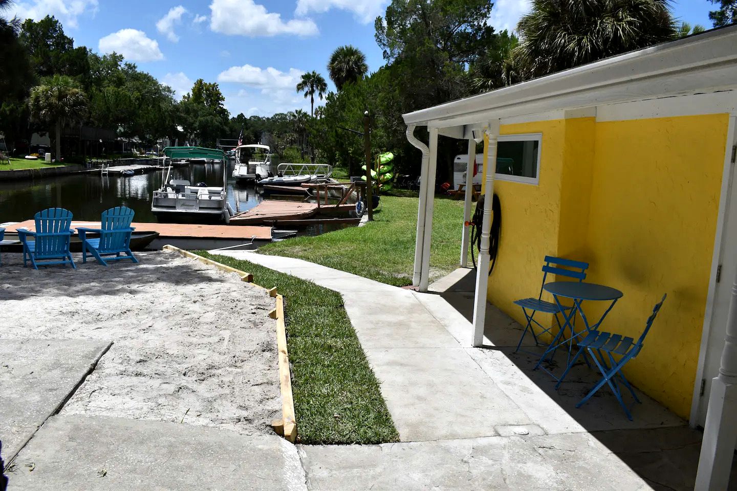 Picturesque Camper with Kayak Provided in Weeki Wachee, Florida