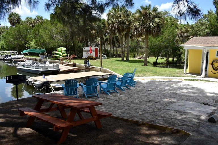 Caravans (United States of America, Weeki Wachee, Florida)