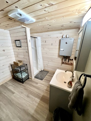 Cabins (United States of America, Burnham, Maine)