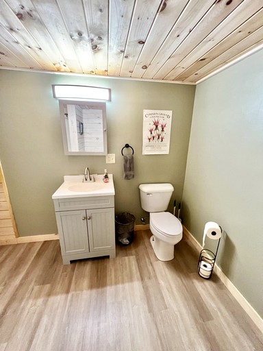Cabins (United States of America, Burnham, Maine)