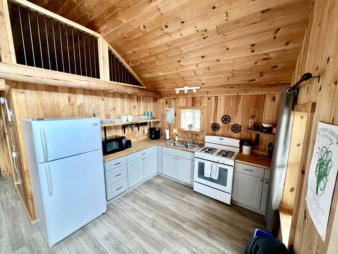 Cabins (United States of America, Burnham, Maine)