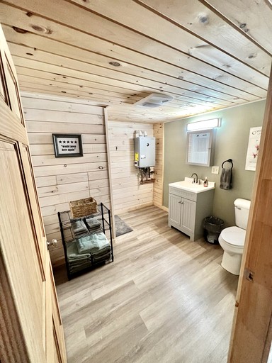 Cabins (United States of America, Burnham, Maine)