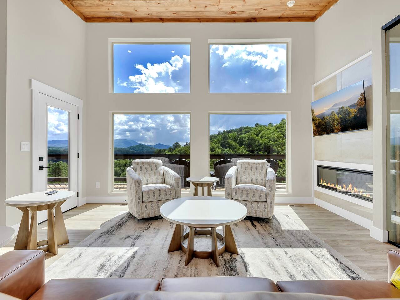 Modern Mountain-Top Chalet with Glass-Wall Views near Dollywood in Pigeon Forge, Tennessee