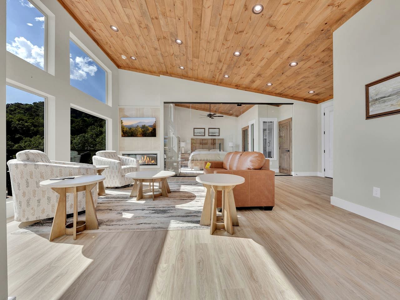 Modern Mountain-Top Chalet with Glass-Wall Views near Dollywood in Pigeon Forge, Tennessee