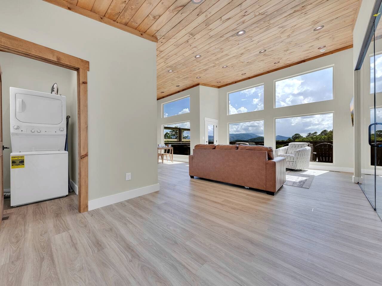 Modern Mountain-Top Chalet with Glass-Wall Views near Dollywood in Pigeon Forge, Tennessee