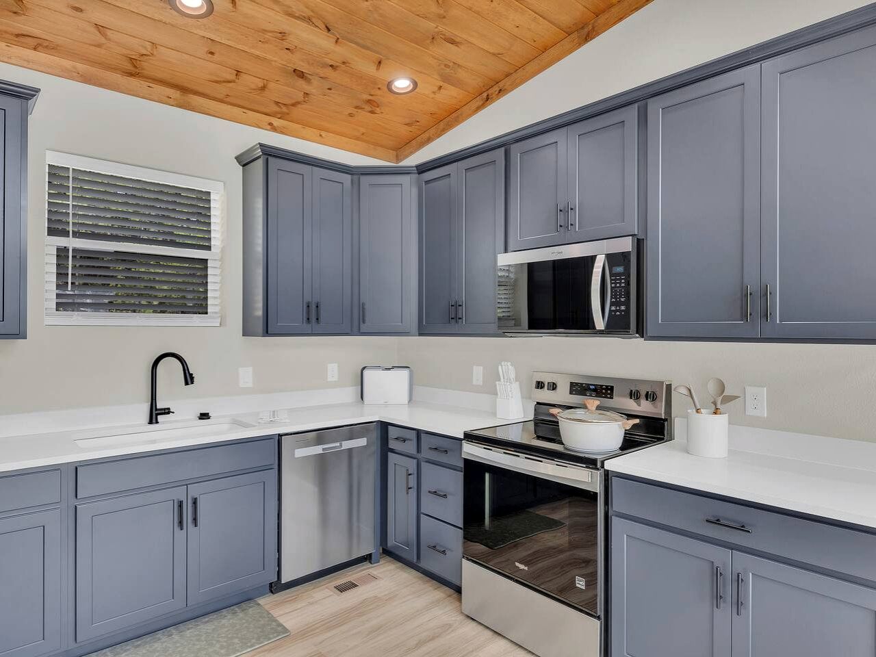Modern Mountain-Top Chalet with Glass-Wall Views near Dollywood in Pigeon Forge, Tennessee