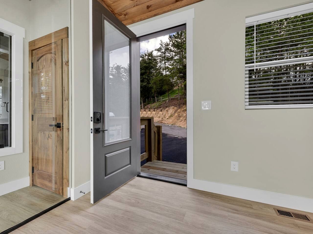Modern Mountain-Top Chalet with Glass-Wall Views near Dollywood in Pigeon Forge, Tennessee