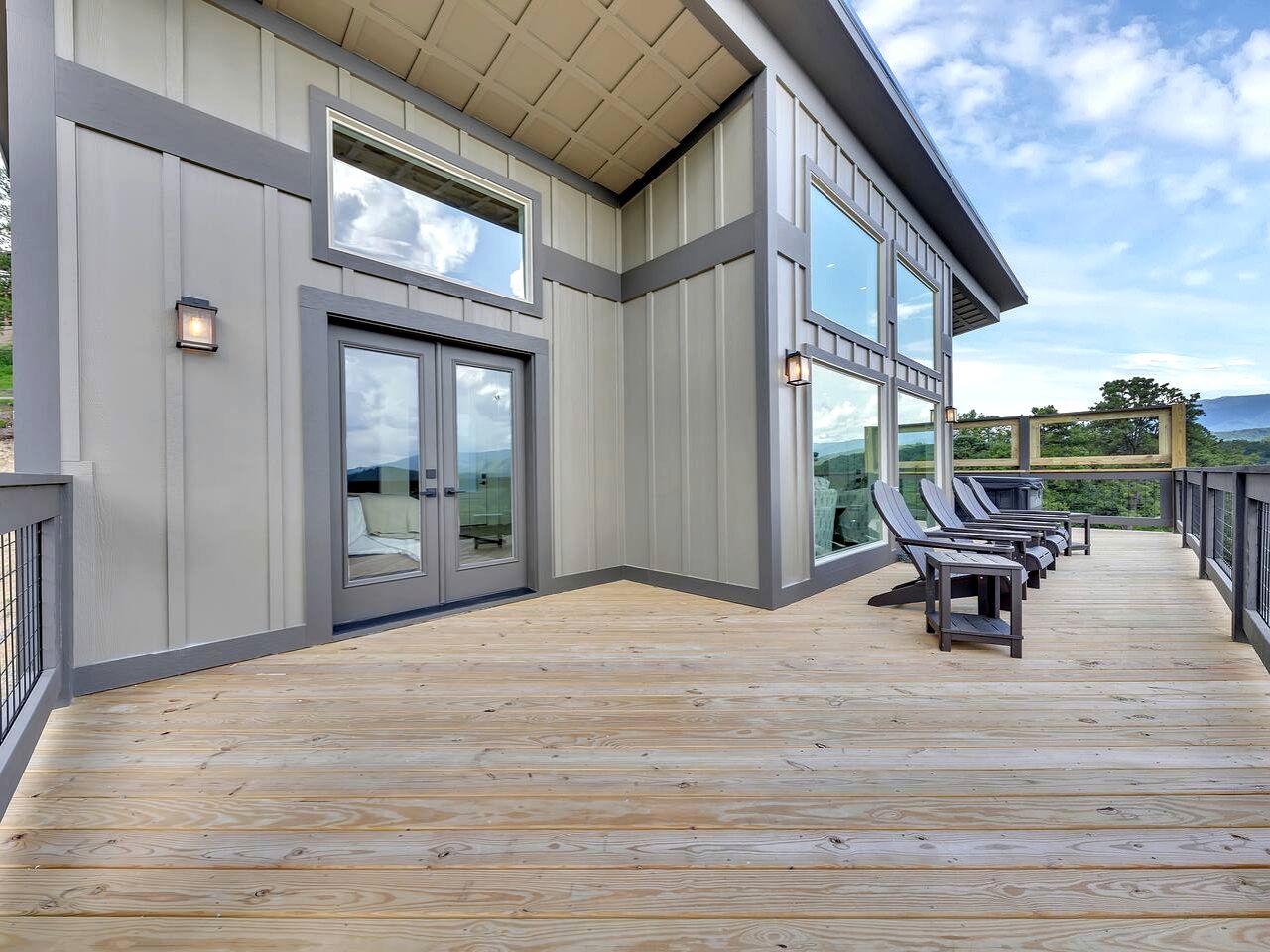 Modern Mountain-Top Chalet with Glass-Wall Views near Dollywood in Pigeon Forge, Tennessee