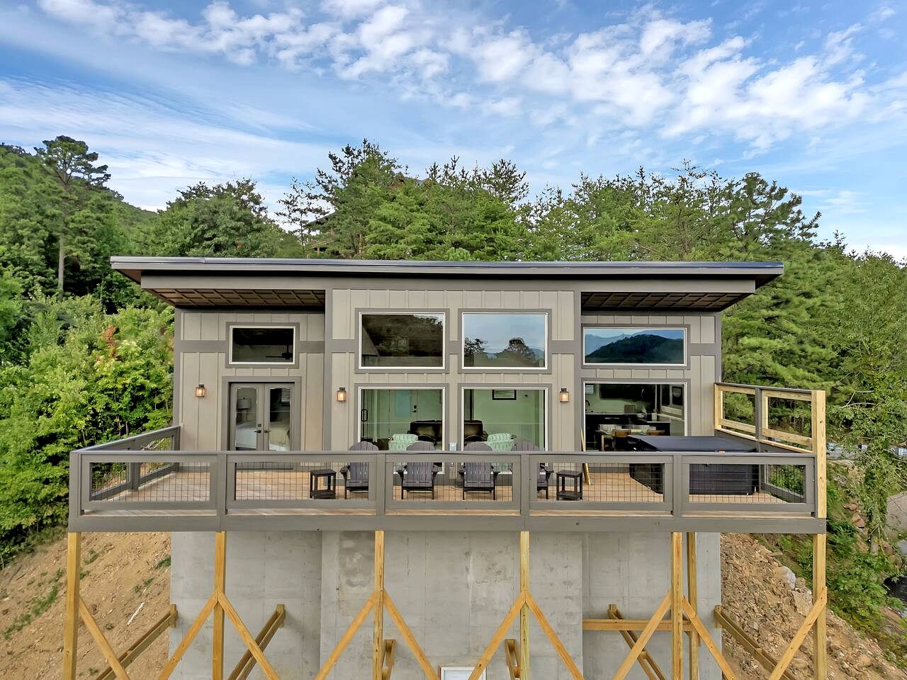 Modern Mountain-Top Chalet with Glass-Wall Views near Dollywood in Pigeon Forge, Tennessee