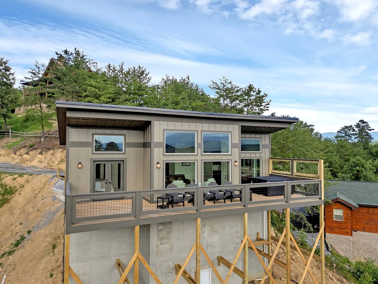 Modern Mountain-Top Chalet with Glass-Wall Views near Dollywood in Pigeon Forge, Tennessee