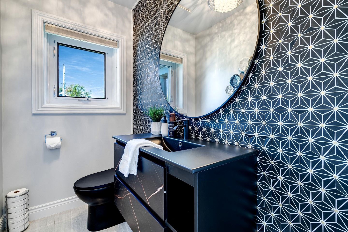 Luxury Waterfront Estate with Beach Access and Expansive Grounds in Ontario, Canada