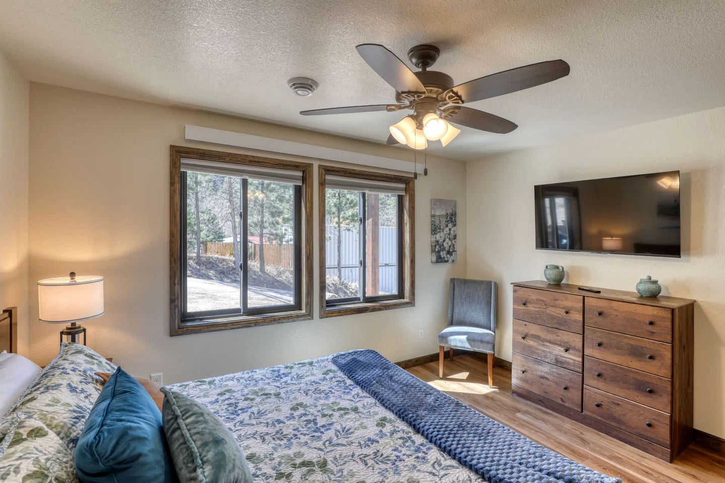 Luxury Black Hills Chalet with Hot Tub Near Mount Rushmore, Keystone SD